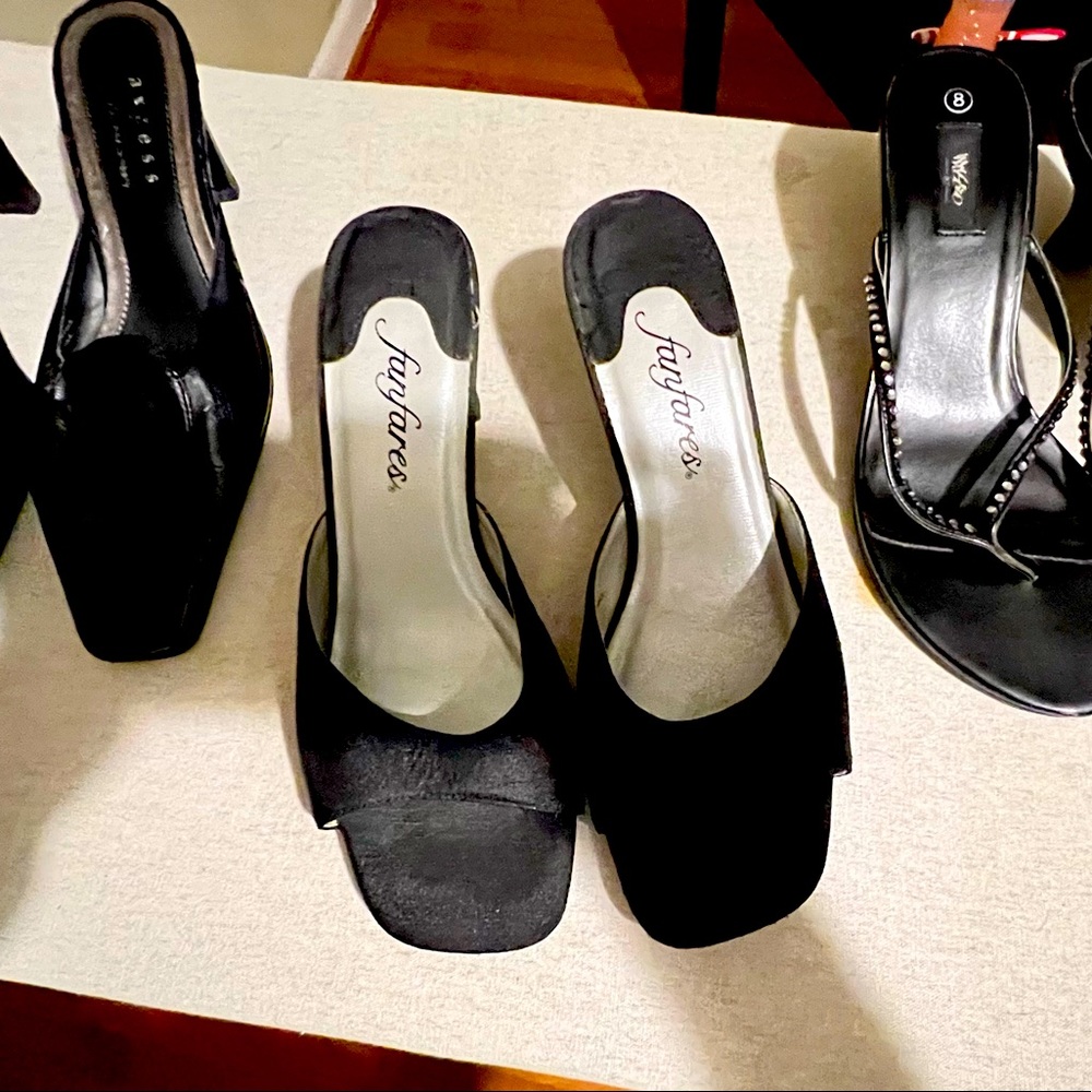 3 pair of low heel sandals all black great deal get three pairs for price of one